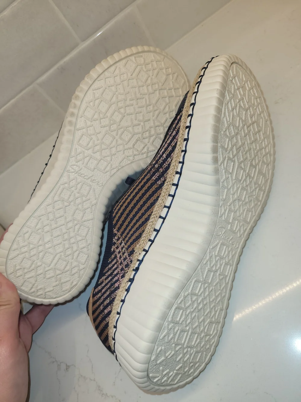 Sketchers Memory Foam Slip In Womens Size 8.